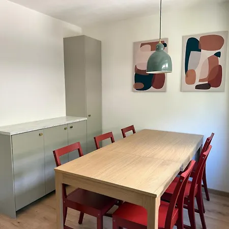 Gorgeous Modern Mountain View Flat In Lejlighed