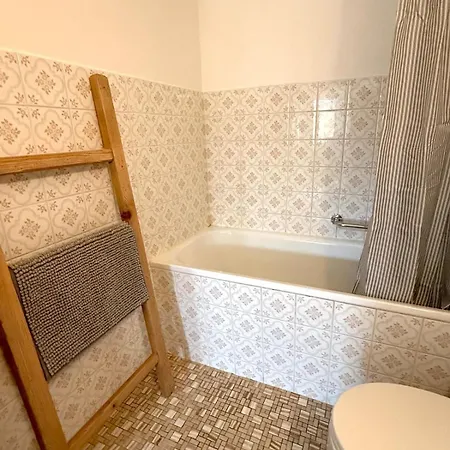 Gorgeous Modern Mountain View Flat In With Free Parking Appartement *